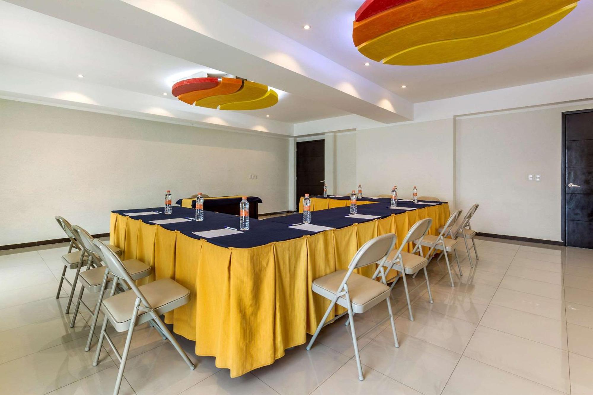 Comfort Inn Cancun Aeropuerto Eksteriør billede